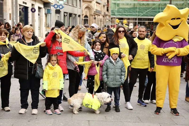 Foto 30 - La Marea Amarilla sale a la calle para dar visibilidad a las Enfermedades Raras