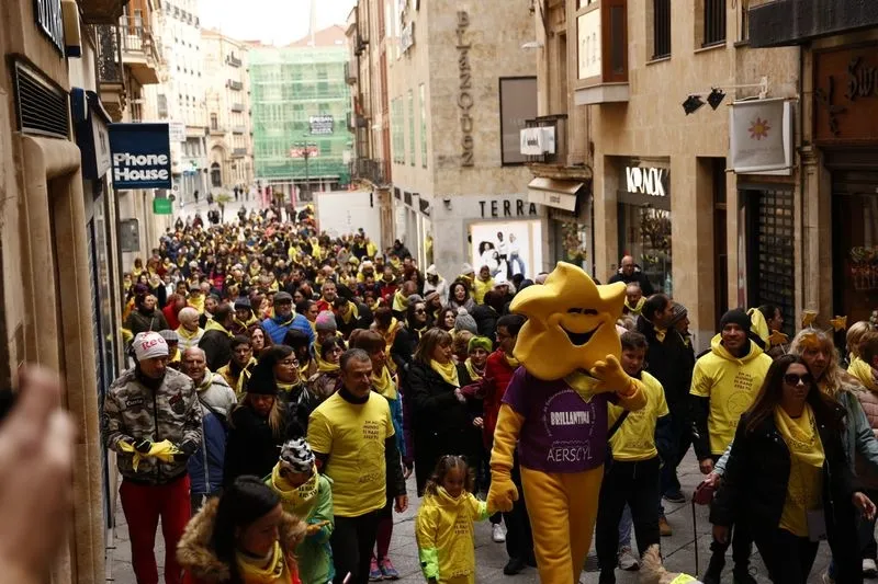 Foto 22 - La Marea Amarilla sale a la calle para dar visibilidad a las Enfermedades Raras