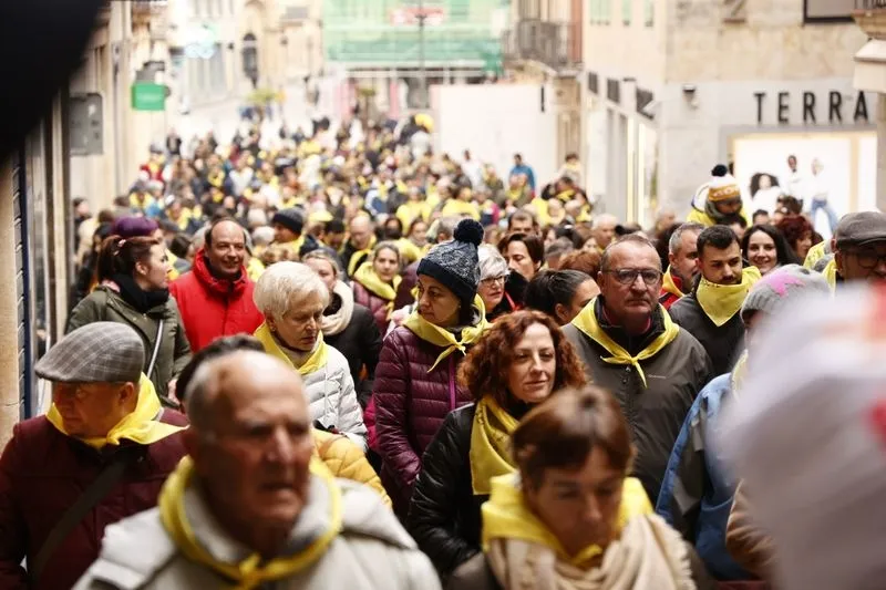 Foto 20 - La Marea Amarilla sale a la calle para dar visibilidad a las Enfermedades Raras