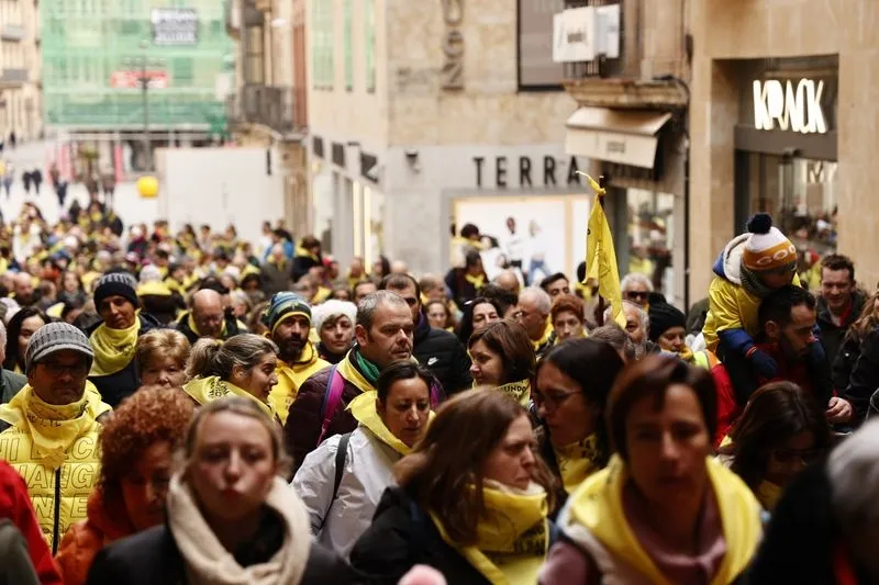 Foto 16 - La Marea Amarilla sale a la calle para dar visibilidad a las Enfermedades Raras