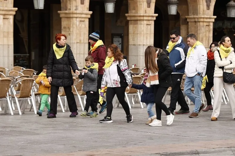 Foto 4 - La Marea Amarilla sale a la calle para dar visibilidad a las Enfermedades Raras
