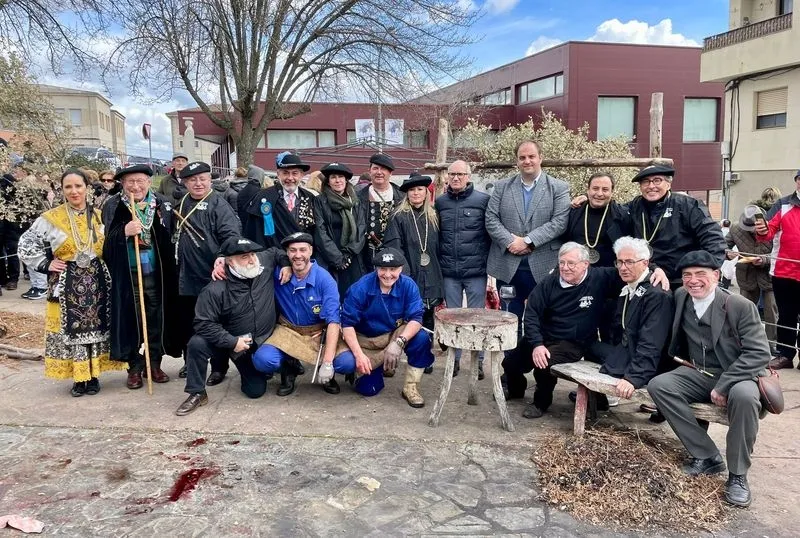 Foto 2 - Jornada matancera en Guijuelo dedicada a la cofrad&iacute;a gastron&oacute;mica y al folklore tradicional