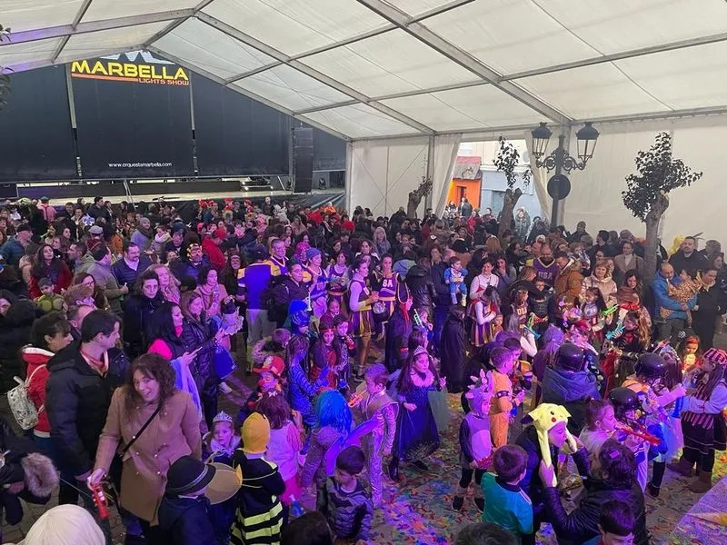 Foto 4 - La II Trompetada Carnavalesca llena la plaza de Juli&aacute;n Coca en Guijuelo