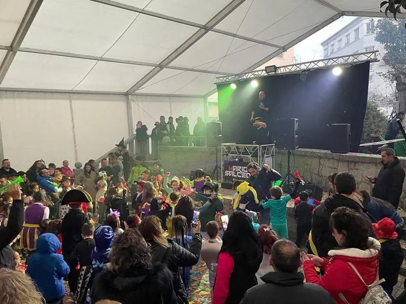 Foto 3 - La II Trompetada Carnavalesca llena la plaza de Juli&aacute;n Coca en Guijuelo