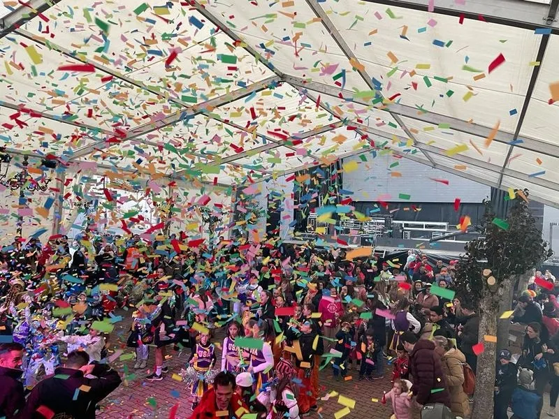 Foto 9 - La II Trompetada Carnavalesca llena la plaza de Juli&aacute;n Coca en Guijuelo