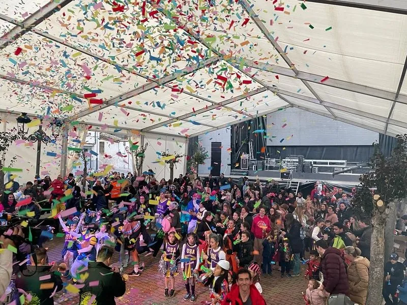 Foto 8 - La II Trompetada Carnavalesca llena la plaza de Juli&aacute;n Coca en Guijuelo