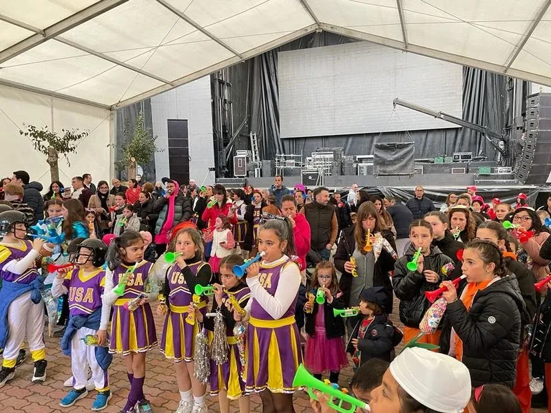Foto 6 - La II Trompetada Carnavalesca llena la plaza de Juli&aacute;n Coca en Guijuelo