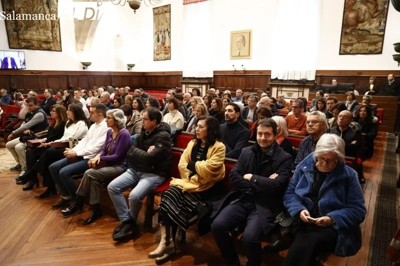 Reconocimientos al personal del PAS de la Universidad de Salamanca, en el Paraninfo. Foto de David Sañudo