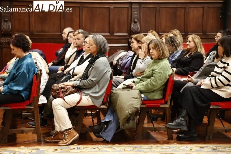 Reconocimientos al personal del PAS de la Universidad de Salamanca, en el Paraninfo. Foto de David Sañudo