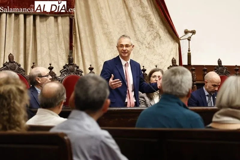 Reconocimientos al personal del PAS de la Universidad de Salamanca, en el Paraninfo. Foto de David Sañudo