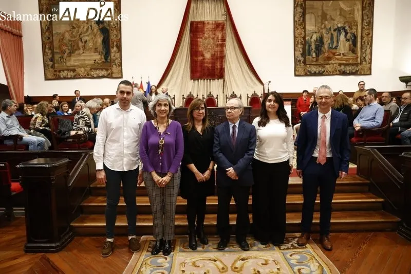 Reconocimientos al personal del PAS de la Universidad de Salamanca, en el Paraninfo. Foto de David Sañudo
