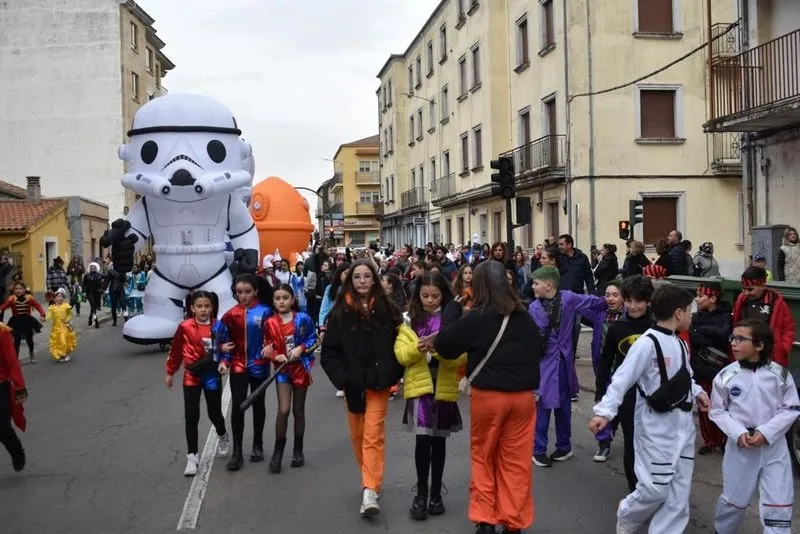Foto 2 - Talleres, m&uacute;sica y pasacalles en el Carnaval de Guijuelo