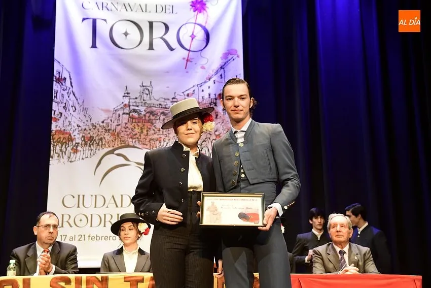Foto 9 - Domingo Delgado imparte una lecci&oacute;n de historia taurina en el preg&oacute;n bolsinista