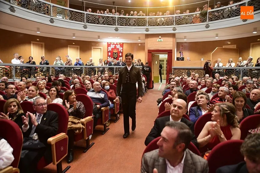Foto 8 - Domingo Delgado imparte una lecci&oacute;n de historia taurina en el preg&oacute;n bolsinista
