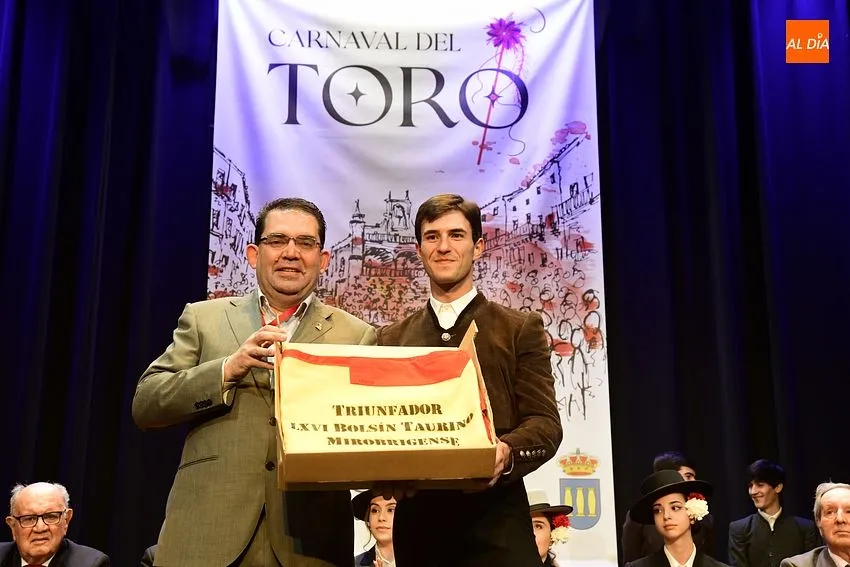 Foto 2 - Domingo Delgado imparte una lecci&oacute;n de historia taurina en el preg&oacute;n bolsinista