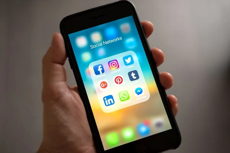 Las redes sociales y en especial Twitter suelen ser el medio usado para estas amenazas e insultos. Foto recurso Pexels