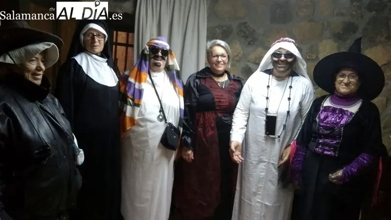 El grupo de disfrazados ha recorrido las calles del pueblo