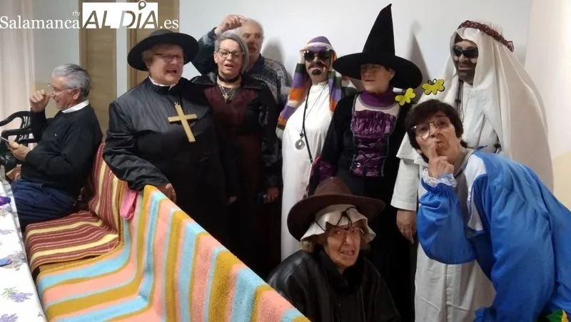 El grupo de disfrazados ha recorrido las calles del pueblo