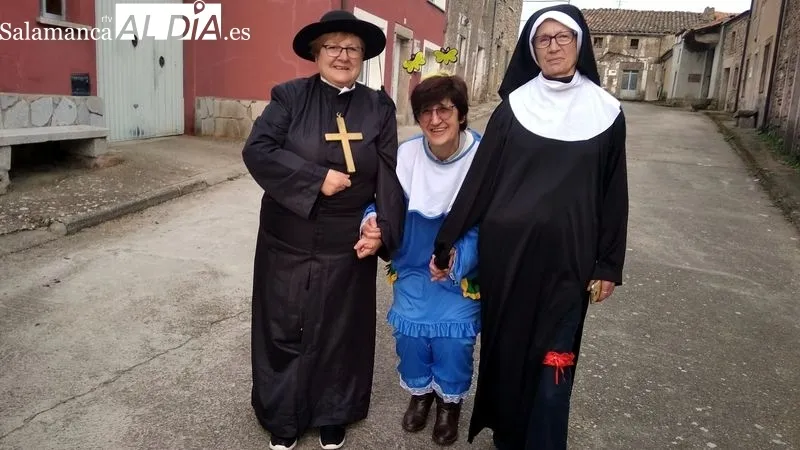 El grupo de disfrazados ha recorrido las calles del pueblo