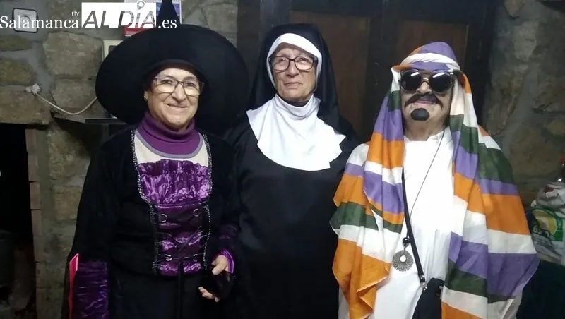El grupo de disfrazados ha recorrido las calles del pueblo