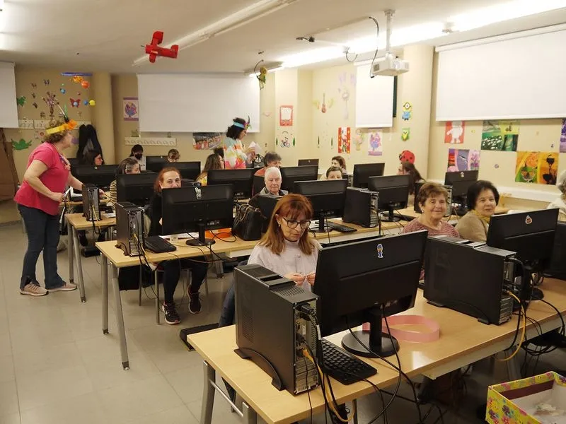 Talleres para preparar el disfraz en Carbajosa de la Sagrada