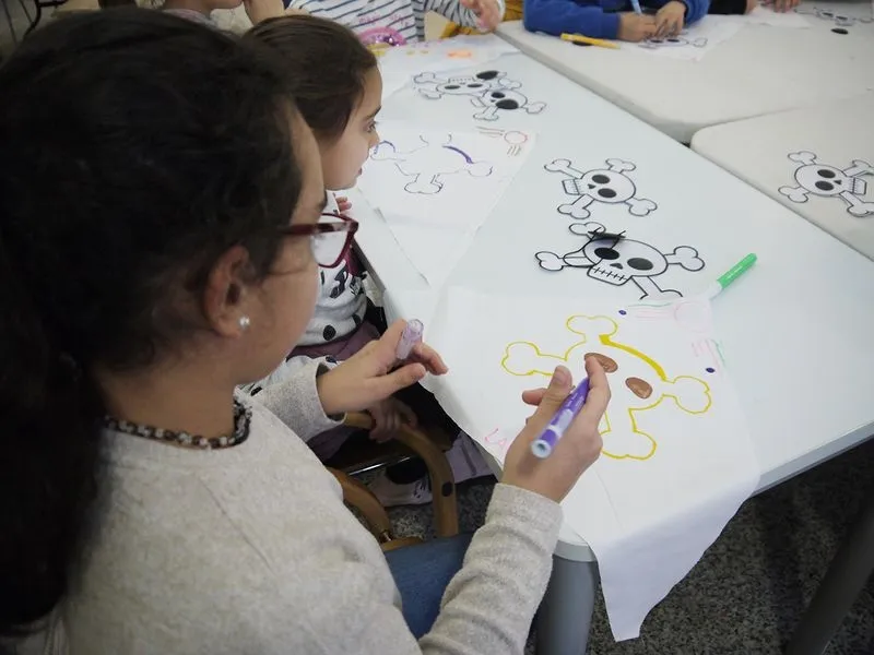 Talleres para preparar el disfraz en Carbajosa de la Sagrada