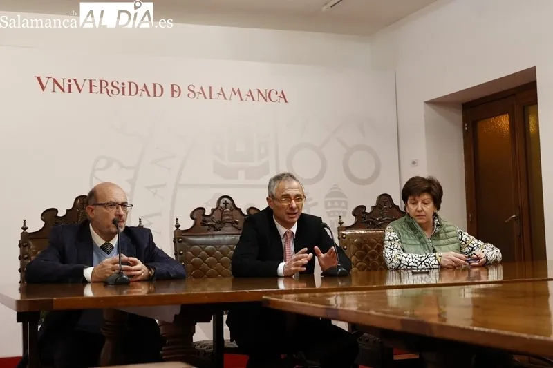 Rueda de prensa de este jueves del rector de la USAL, Ricardo Rivero. Foto de David Sañudo