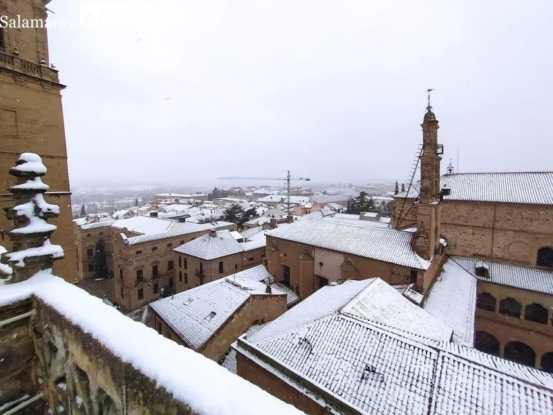 Vistas de Salamanca, desde la Catedral, con la ciudad nevada. David Sañudo