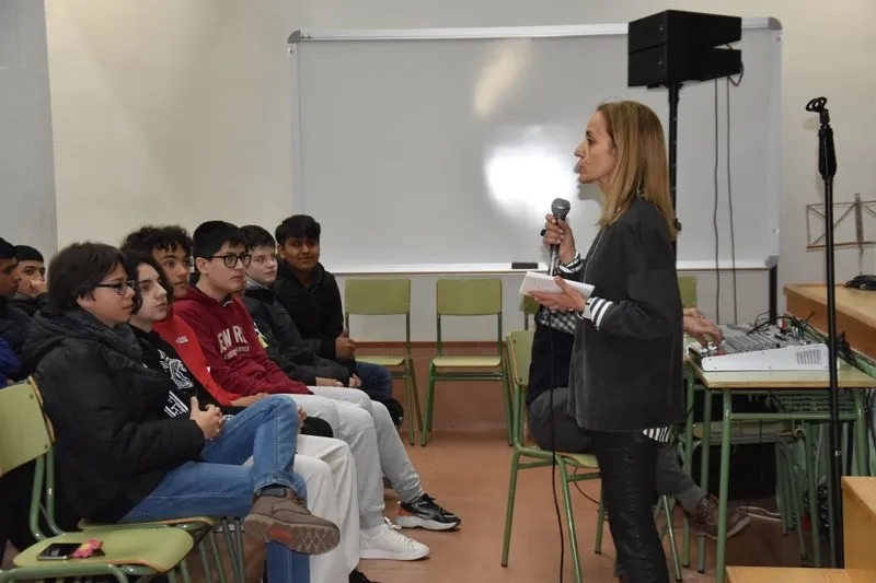 Visita del IES Mateo Hernández a Topas. 