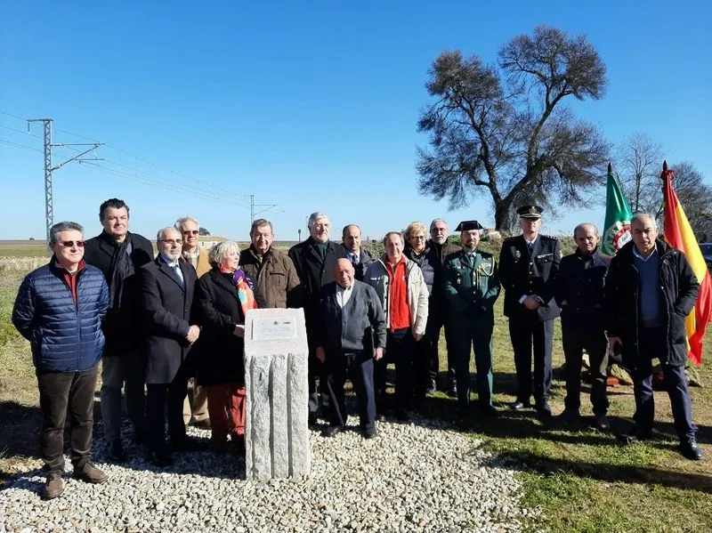 Foto 7 - La provincia de Salamanca rinde un emotivo homenaje a las v&iacute;ctimas del accidente ferroviario de Villar de los &Aacute;lamos