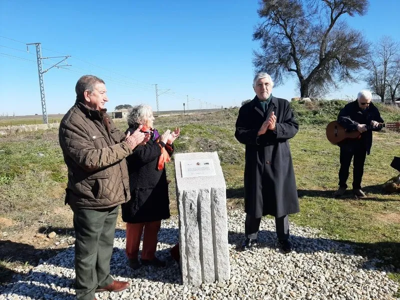 Foto 4 - La provincia de Salamanca rinde un emotivo homenaje a las v&iacute;ctimas del accidente ferroviario de Villar de los &Aacute;lamos