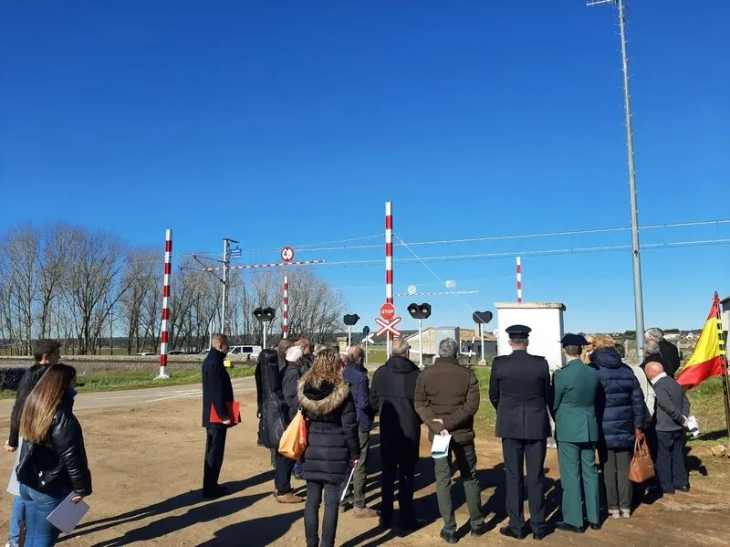 Foto 2 - La provincia de Salamanca rinde un emotivo homenaje a las v&iacute;ctimas del accidente ferroviario de Villar de los &Aacute;lamos