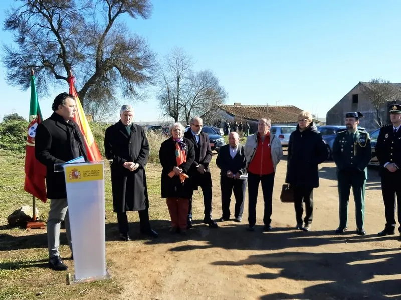 Foto 9 - La provincia de Salamanca rinde un emotivo homenaje a las v&iacute;ctimas del accidente ferroviario de Villar de los &Aacute;lamos