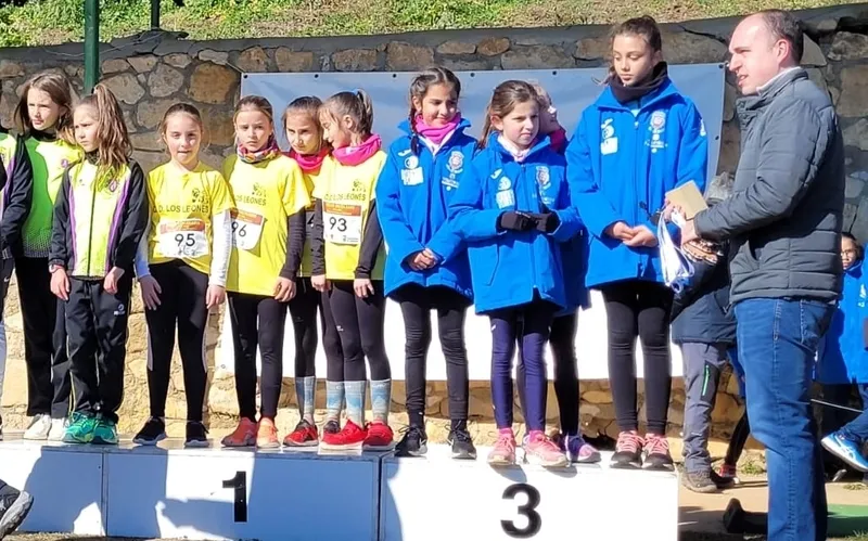 Buen papel de las pequeñas atletas del CD Los Leones de Vitigudino en las pruebas de campo a través de los Juegos Escolares 