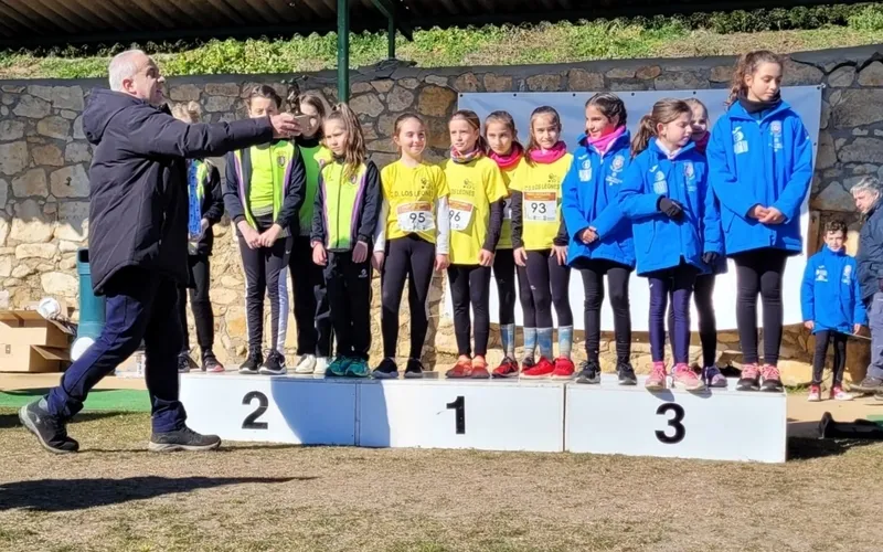 Buen papel de las pequeñas atletas del CD Los Leones de Vitigudino en las pruebas de campo a través de los Juegos Escolares 