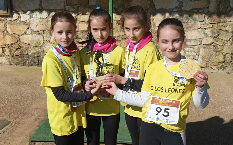 Buen papel de las pequeñas atletas del CD Los Leones de Vitigudino en las pruebas de campo a través de los Juegos Escolares 