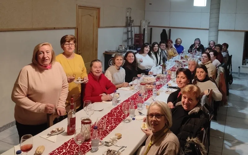 Foto 2 - Las &aacute;guedas de Peralejos de Abajo honran a su patrona con una cena