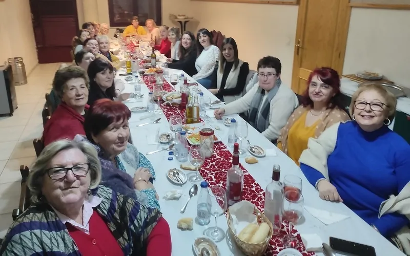 Foto 3 - Las &aacute;guedas de Peralejos de Abajo honran a su patrona con una cena