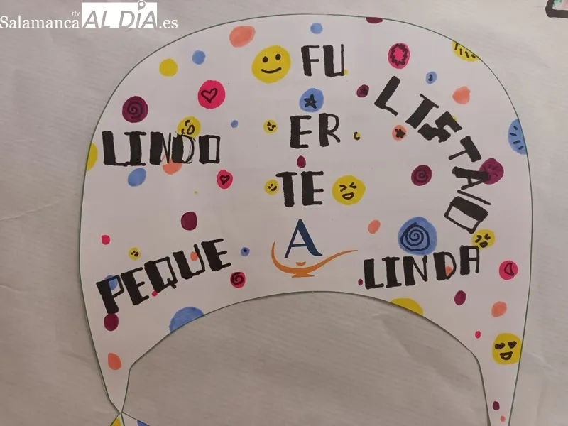 Los escolares lucieron pancartas y carteles de apoyo a los niños que sufren cáncer / ANA MATEOS