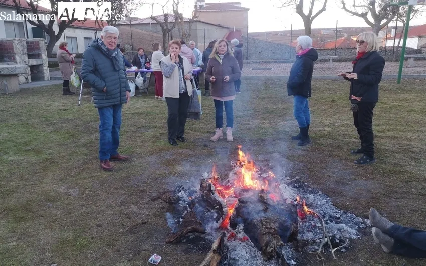Los vecinos de Cipérez celebraron el Jueves Merendero con buen jamón y otras viandas 