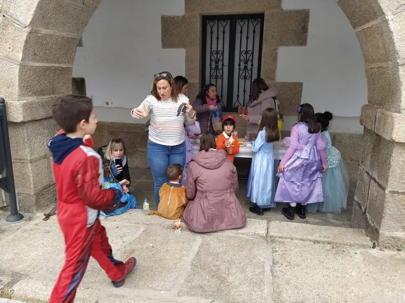 Los niños de Barruecopardo no pasan por alto el Carnaval / FOTOS: J. Á. ORTIZ