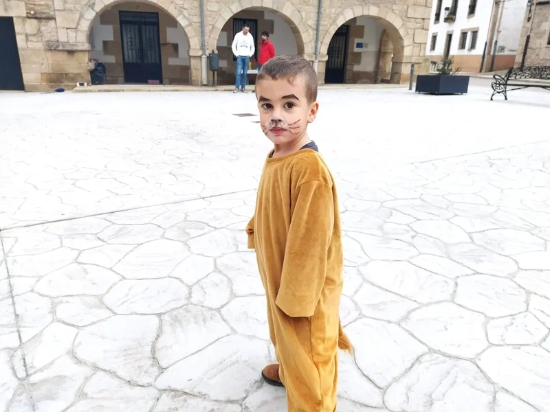 Los niños de Barruecopardo no pasan por alto el Carnaval / FOTOS: J. Á. ORTIZ