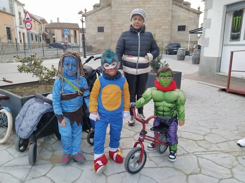Los niños de Barruecopardo no pasan por alto el Carnaval / FOTOS: J. Á. ORTIZ