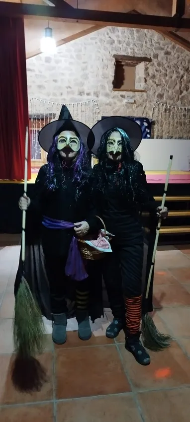 En la celebración del Carnaval en Cipérez no pueden faltar las brujas