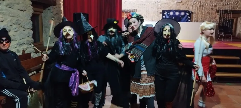 En la celebración del Carnaval en Cipérez no pueden faltar las brujas