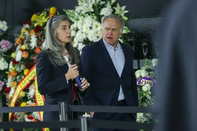 Diferentes personalidades acuden a la capilla ardiente / Fotos: EFE