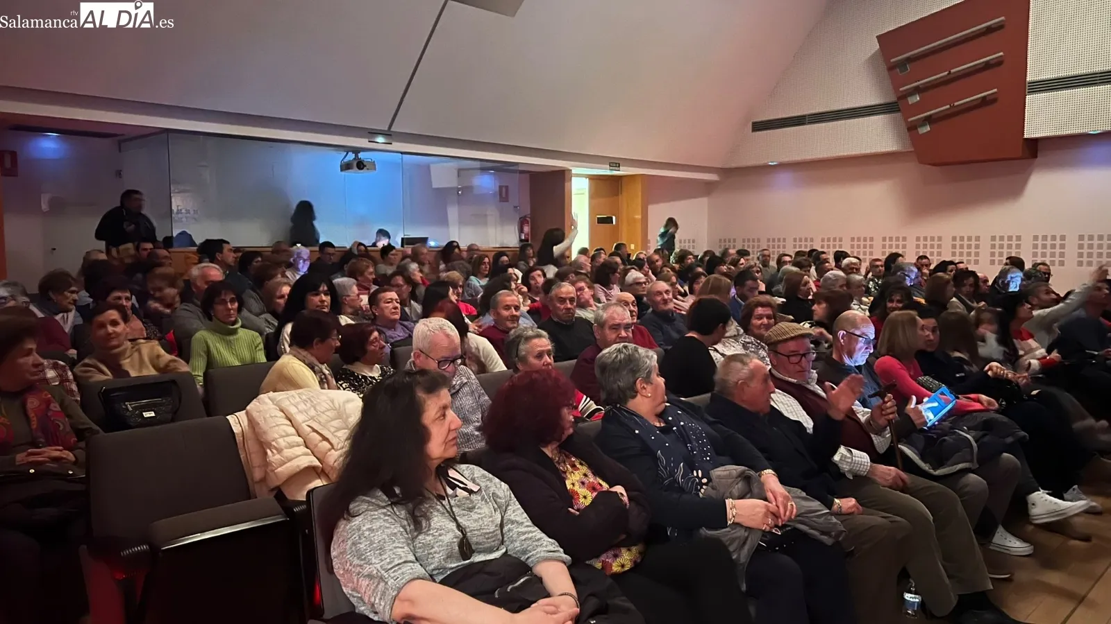 Excelente comedia la que Paraskenia Teatro ha dejado este domingo en Vitigudino / CORRAL