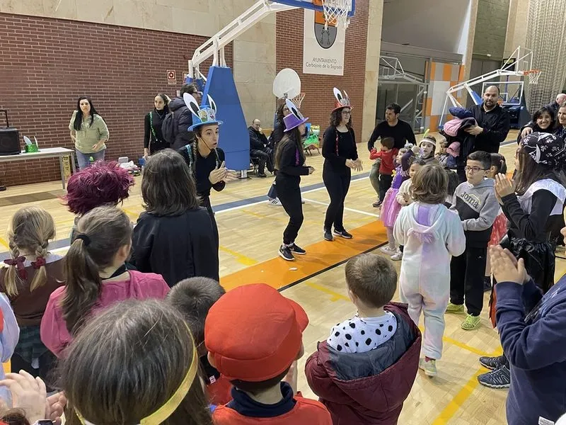 Actos de Carnaval en el pabellón de Carbajosa de la Sagrada