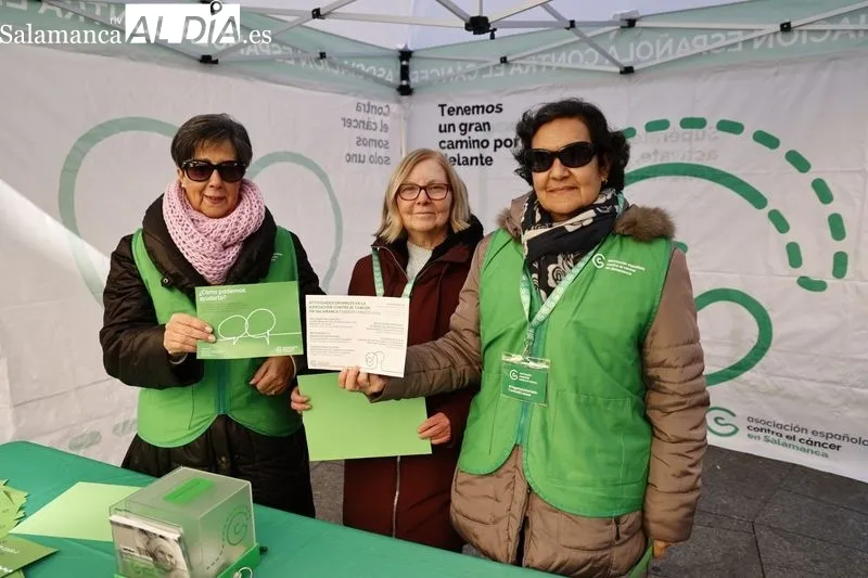 Actos del Día Mundial Contra el Cáncer en la plaza del Liceo, en Salamanca. Foto de David Sañudo