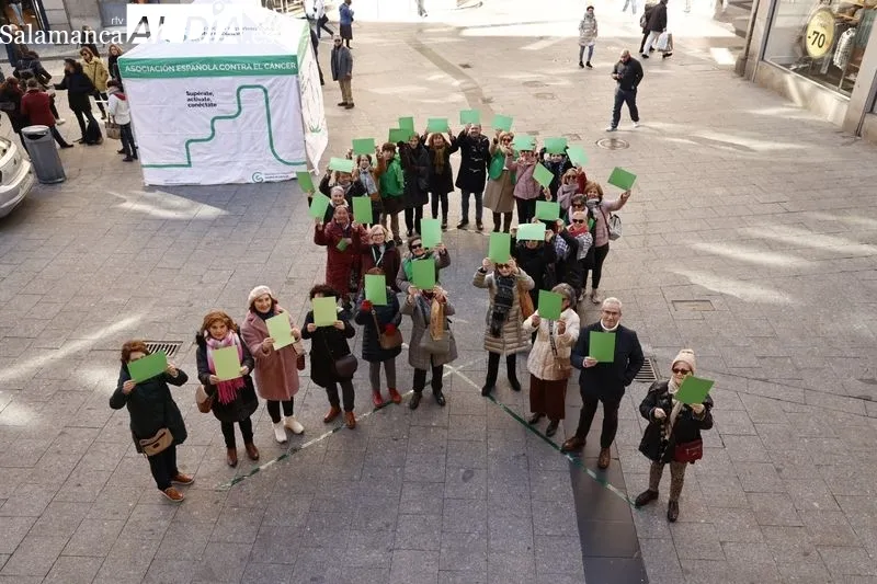 Actos del Día Mundial Contra el Cáncer en la plaza del Liceo, en Salamanca. Foto de David Sañudo